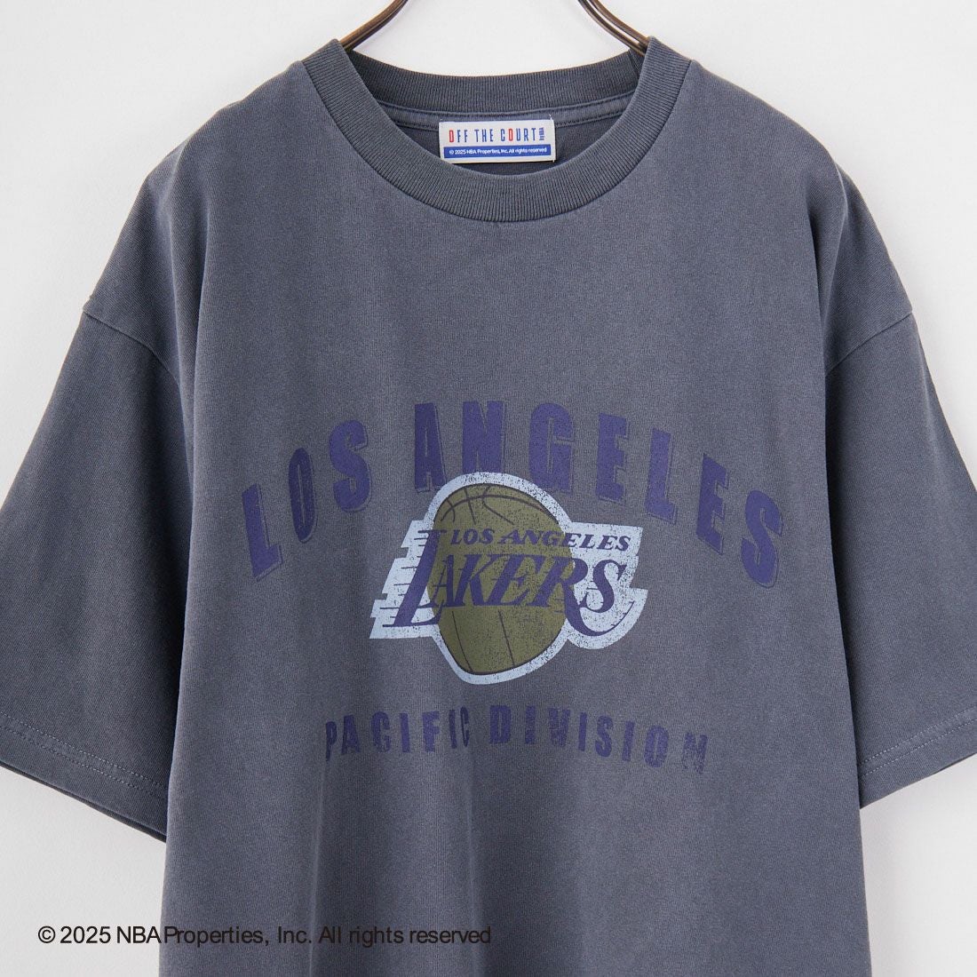 OFF THE COURT BY NBA [オフ ザ コート バイ エヌビーエー] 別注 プリントTシャツ [F-25SS-001-JF] LAKERS BLK