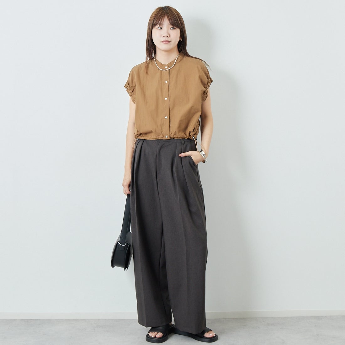 DIGNITE COLLIER [ディニテコリエ] ショートスナップブラウス [80255250] 036 ﾌﾞﾗｳﾝ &&モデル身長：167cm 着用サイズ：F&&