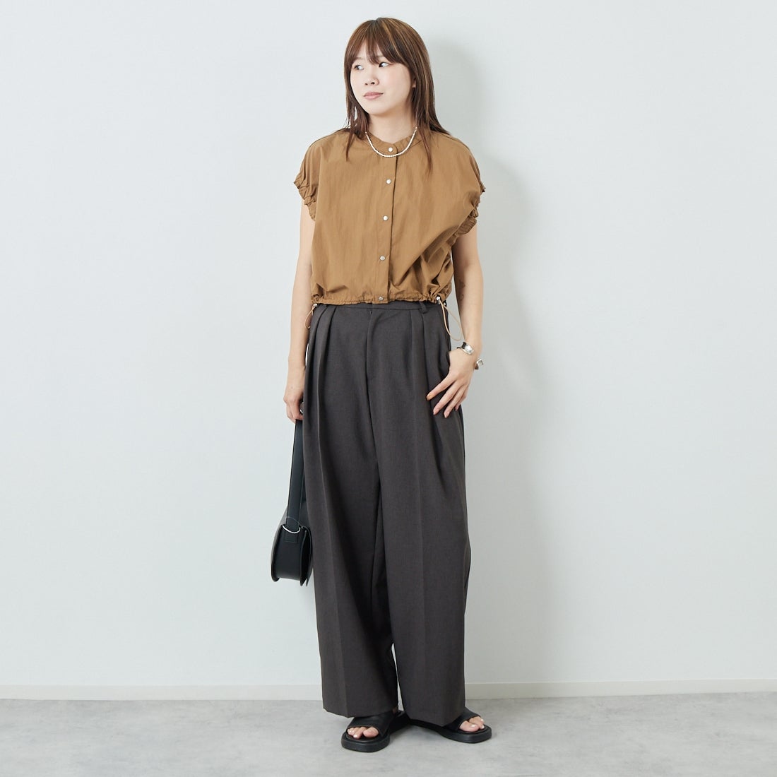 DIGNITE COLLIER [ディニテコリエ] ショートスナップブラウス [80255250] 036 ﾌﾞﾗｳﾝ &&モデル身長：167cm 着用サイズ：F&&