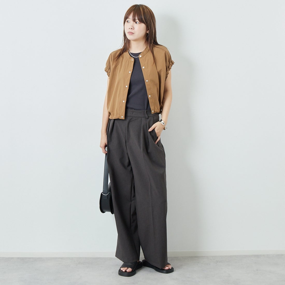 DIGNITE COLLIER [ディニテコリエ] ショートスナップブラウス [80255250] 036 ﾌﾞﾗｳﾝ &&モデル身長：167cm 着用サイズ：F&&