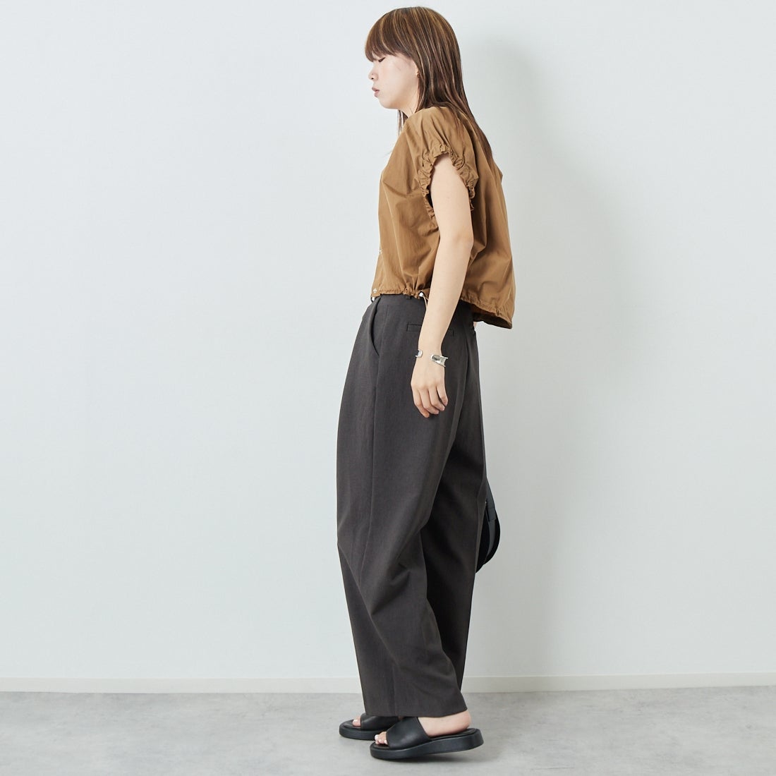 DIGNITE COLLIER [ディニテコリエ] ショートスナップブラウス [80255250] 036 ﾌﾞﾗｳﾝ &&モデル身長：167cm 着用サイズ：F&&