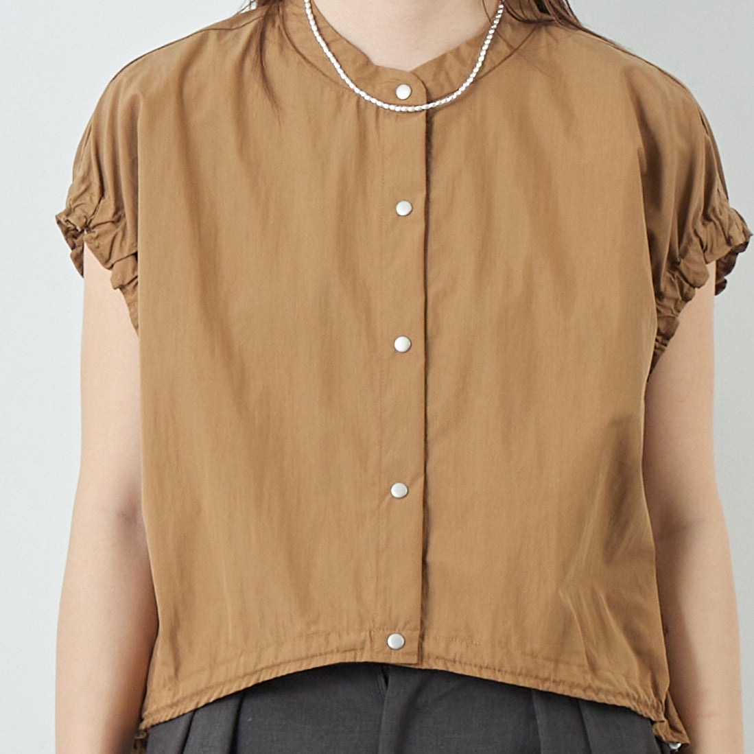 DIGNITE COLLIER [ディニテコリエ] ショートスナップブラウス [80255250] 036 ﾌﾞﾗｳﾝ &&モデル身長：167cm 着用サイズ：F&&