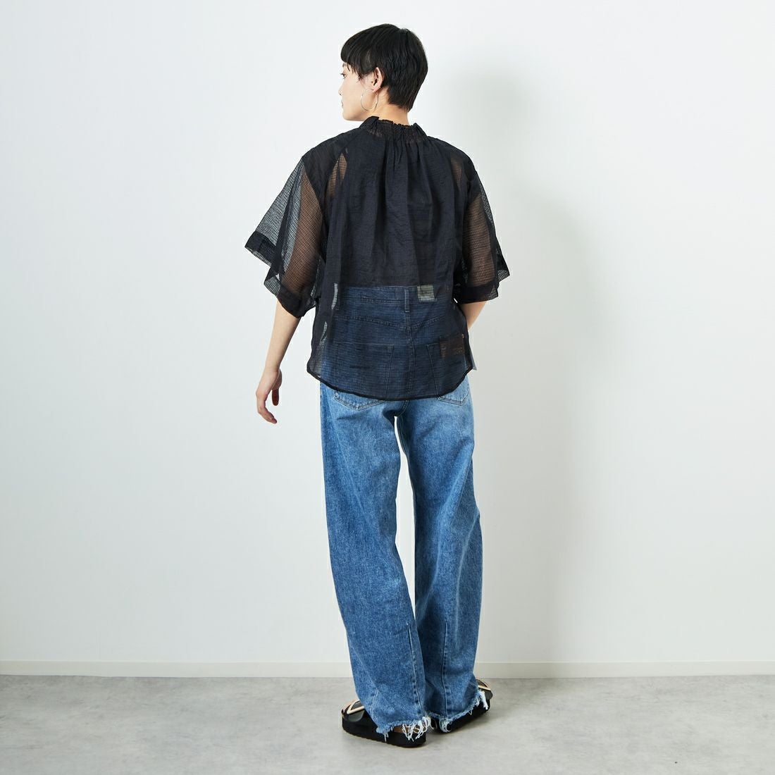 Munich [ミューニック] シャーリングネックシャツ [MN251T53] 009 BLK &&モデル身長：160cm 着用サイズ：ONE SIZE&&