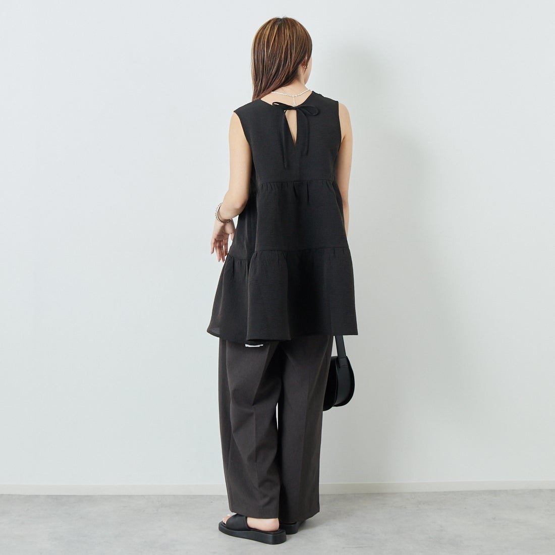 TORRAZZO DONNA [トラッゾドンナ] 2WAYティアードチュニック [6251-327] 19 BLACK &&モデル身長：167cm 着用サイズ：F&&