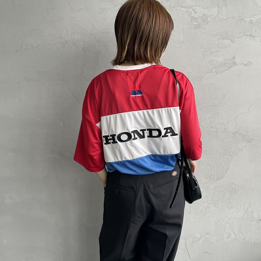 HONDA × JEANSFACTORY [ホンダ × ジーンズファクトリー] レーシングTシャツ [JFC-252-052] HONDA &&モデル身長：158cm 着用サイズ：S&&