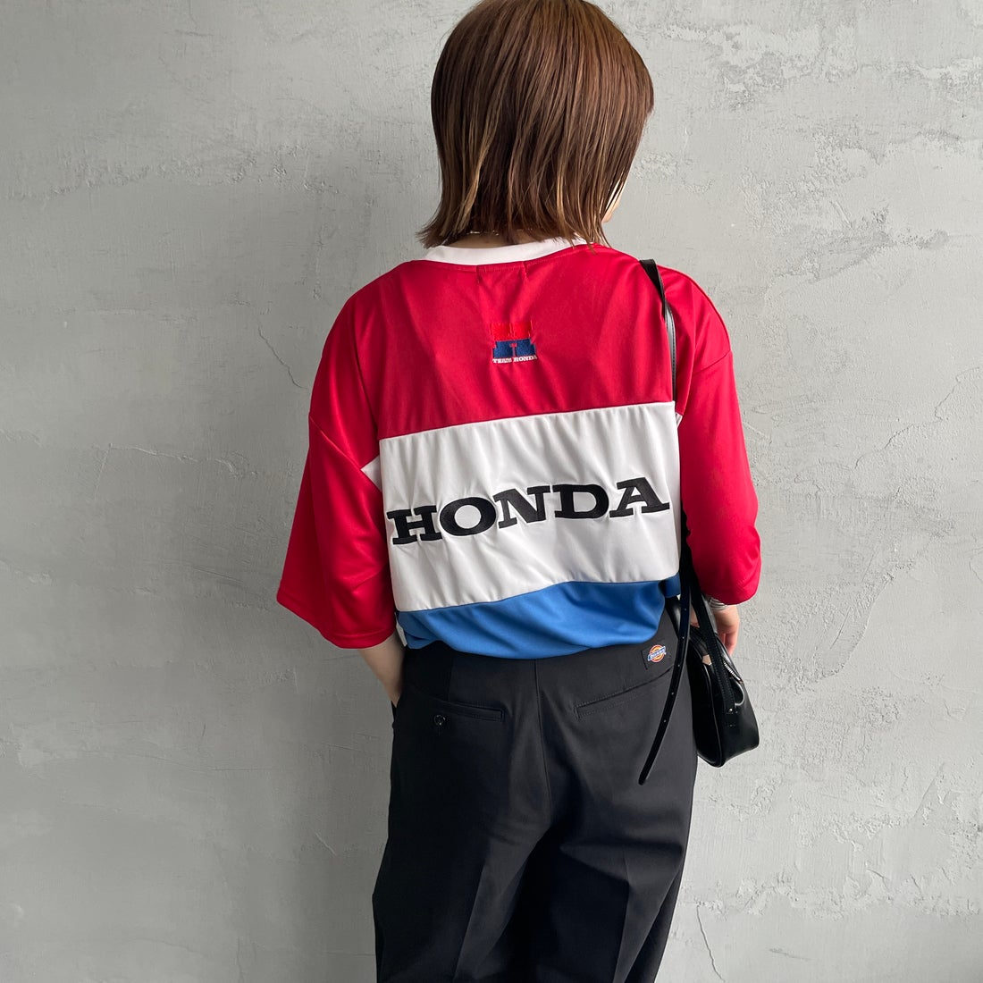 HONDA × JEANSFACTORY [ホンダ × ジーンズファクトリー] レーシングTシャツ [JFC-252-052] HONDA &&モデル身長：158cm 着用サイズ：S&&