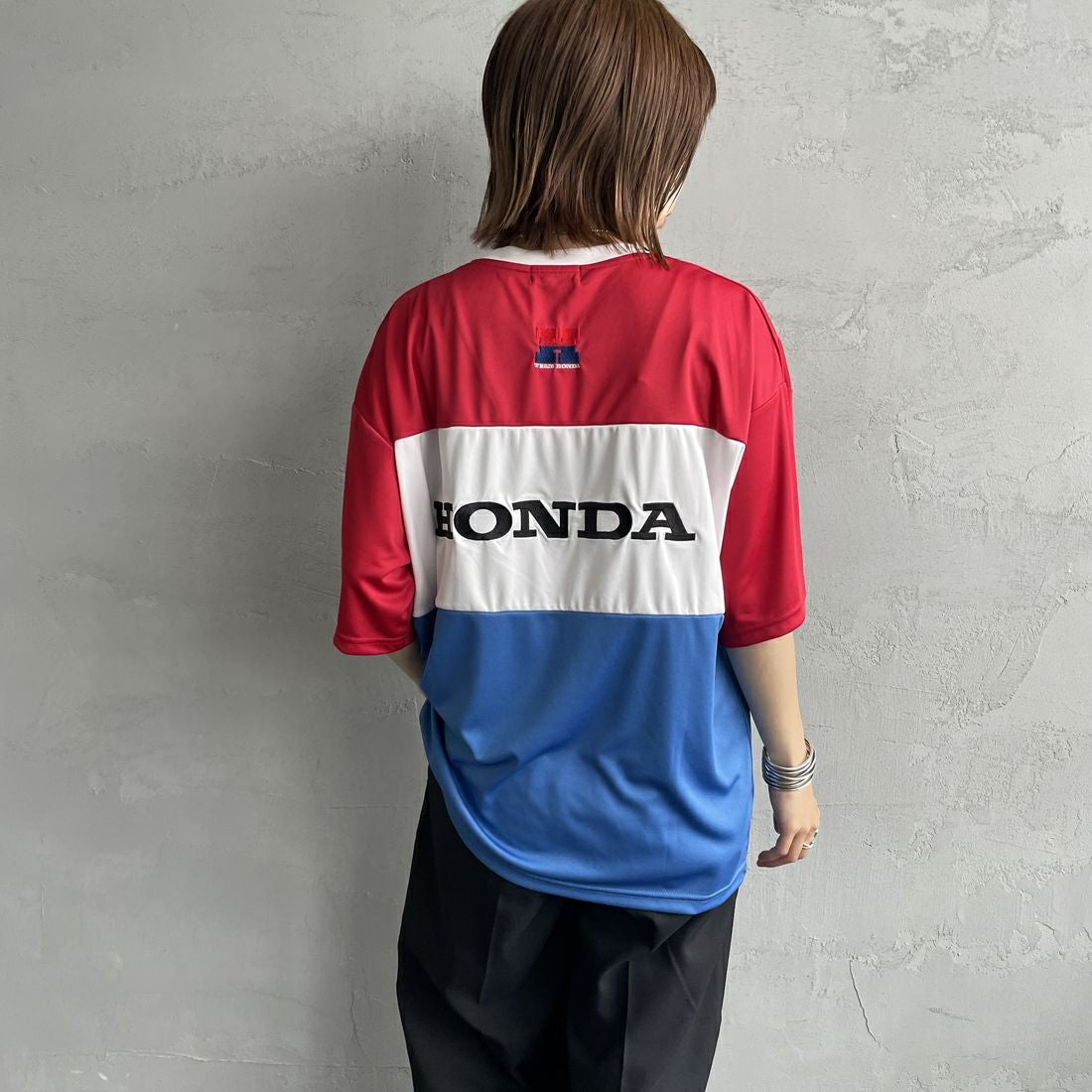 HONDA × JEANSFACTORY [ホンダ × ジーンズファクトリー] レーシングTシャツ [JFC-252-052] HONDA &&モデル身長：158cm 着用サイズ：S&&