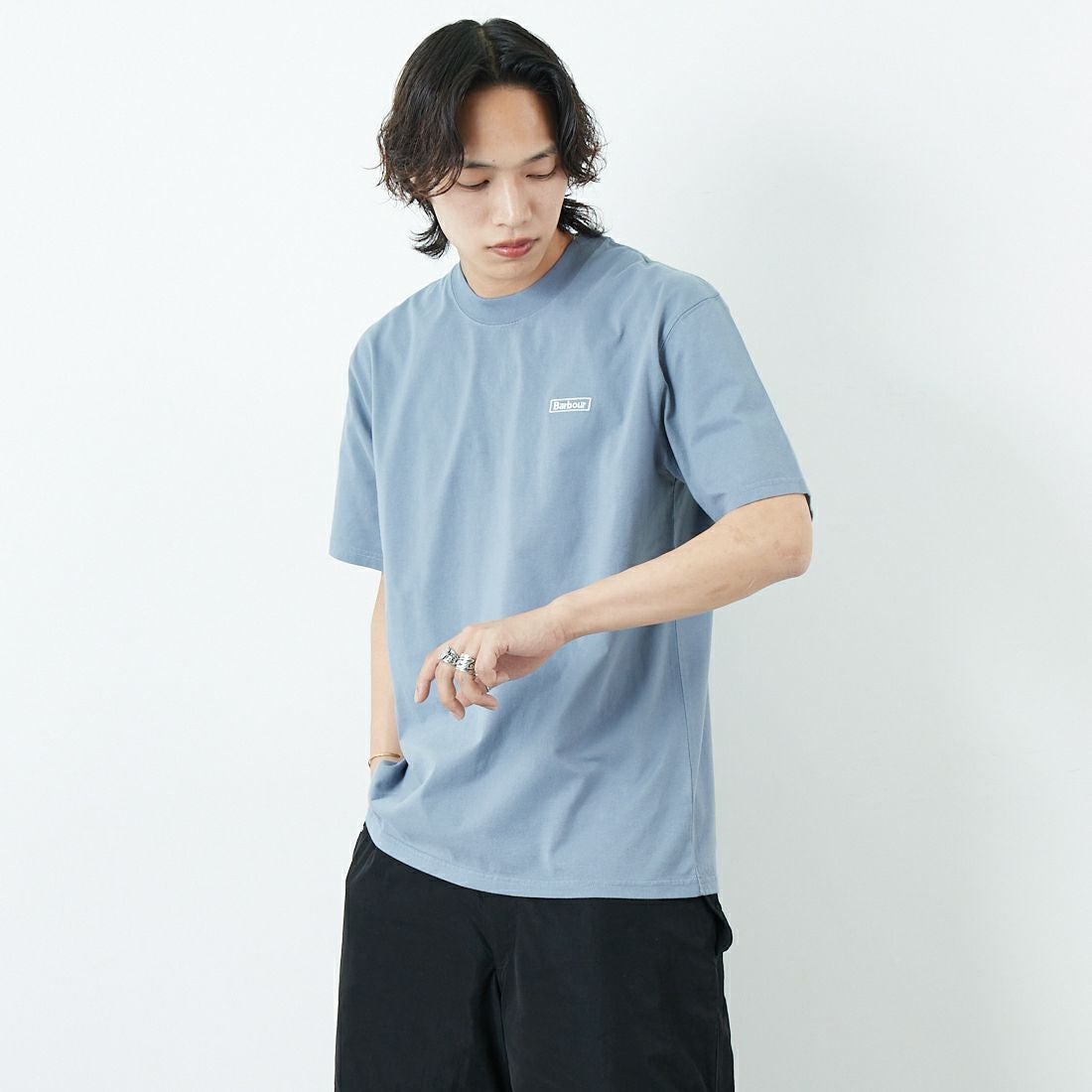 Barbour [バブアー] ウォルトンエンブロイダード オーバーサイズTシャツ [MTS1405] WASHED BLU &&モデル身長：179cm 着用サイズ：40&&