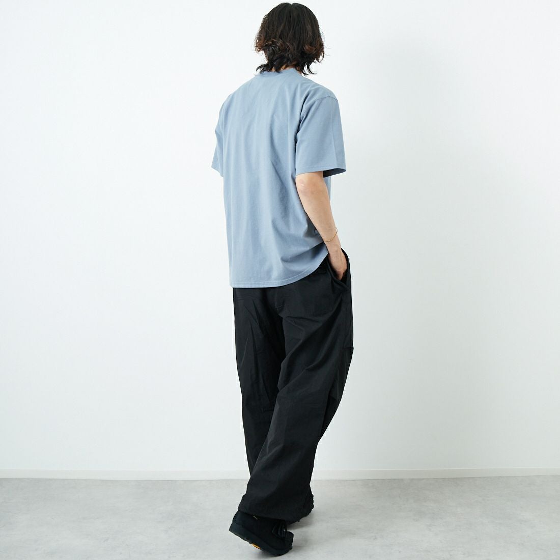 Barbour [バブアー] ウォルトンエンブロイダード オーバーサイズTシャツ [MTS1405] WASHED BLU &&モデル身長：179cm 着用サイズ：40&&