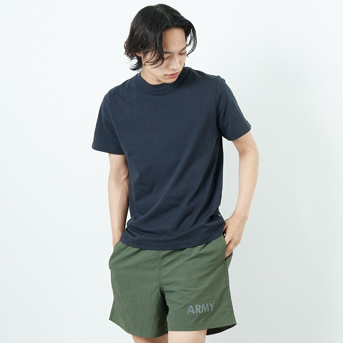 Less By SHELTECH [レス バイ シェルテック] レギュラーシルエットTシャツ [SHL25SS001] BLACK &&モデル身長：179cm 着用サイズ：M&&