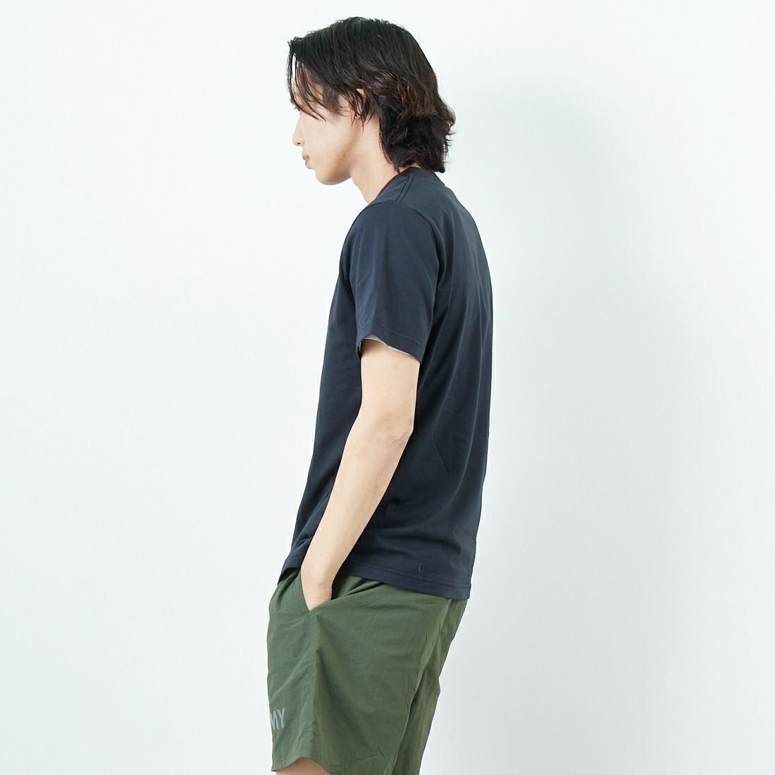 Less By SHELTECH [レス バイ シェルテック] レギュラーシルエットTシャツ [SHL25SS001] BLACK &&モデル身長：179cm 着用サイズ：M&&