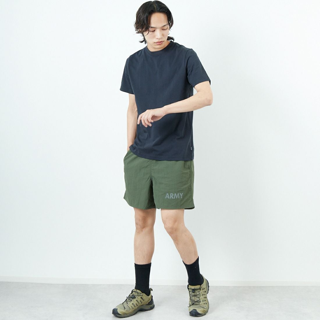 Less By SHELTECH [レス バイ シェルテック] レギュラーシルエットTシャツ [SHL25SS001] BLACK &&モデル身長：179cm 着用サイズ：M&&