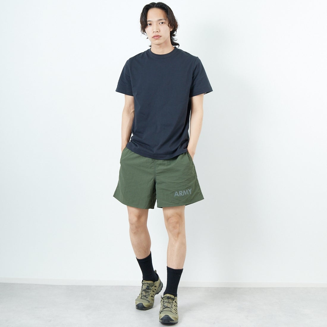 Less By SHELTECH [レス バイ シェルテック] レギュラーシルエットTシャツ [SHL25SS001] BLACK &&モデル身長：179cm 着用サイズ：M&&