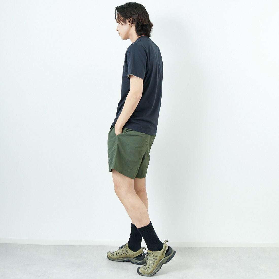 Less By SHELTECH [レス バイ シェルテック] レギュラーシルエットTシャツ [SHL25SS001] BLACK &&モデル身長：179cm 着用サイズ：M&&