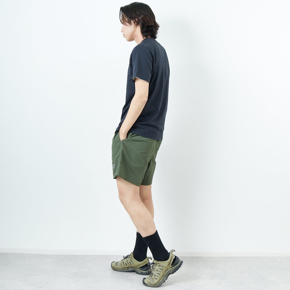 Less By SHELTECH [レス バイ シェルテック] レギュラーシルエットTシャツ [SHL25SS001] BLACK &&モデル身長：179cm 着用サイズ：M&&