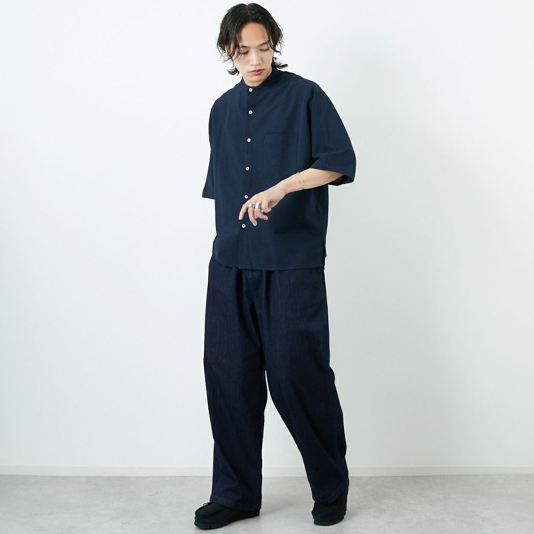 SLICK [スリック] ドットエアーシアサッカー ドルマンスリーブシャツ [5220112] 720 COAL B &&モデル身長：179cm 着用サイズ：1&&