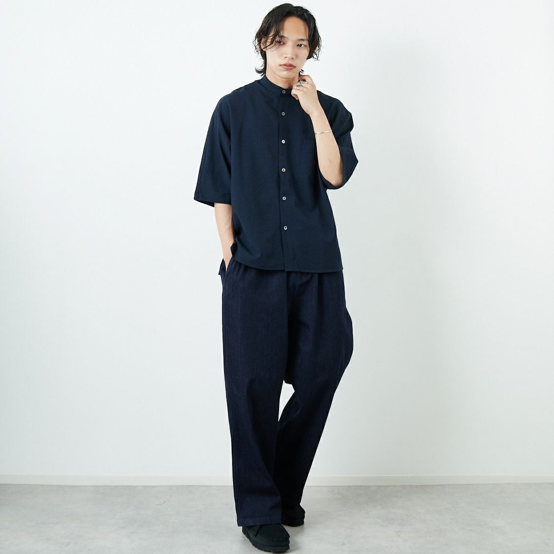 SLICK [スリック] ドットエアーシアサッカー ドルマンスリーブシャツ [5220112] 720 COAL B &&モデル身長：179cm 着用サイズ：1&&