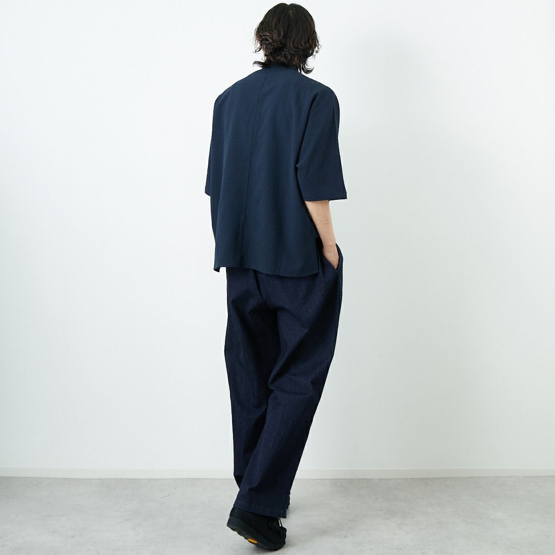 SLICK [スリック] ドットエアーシアサッカー ドルマンスリーブシャツ [5220112] 720 COAL B &&モデル身長：179cm 着用サイズ：1&&