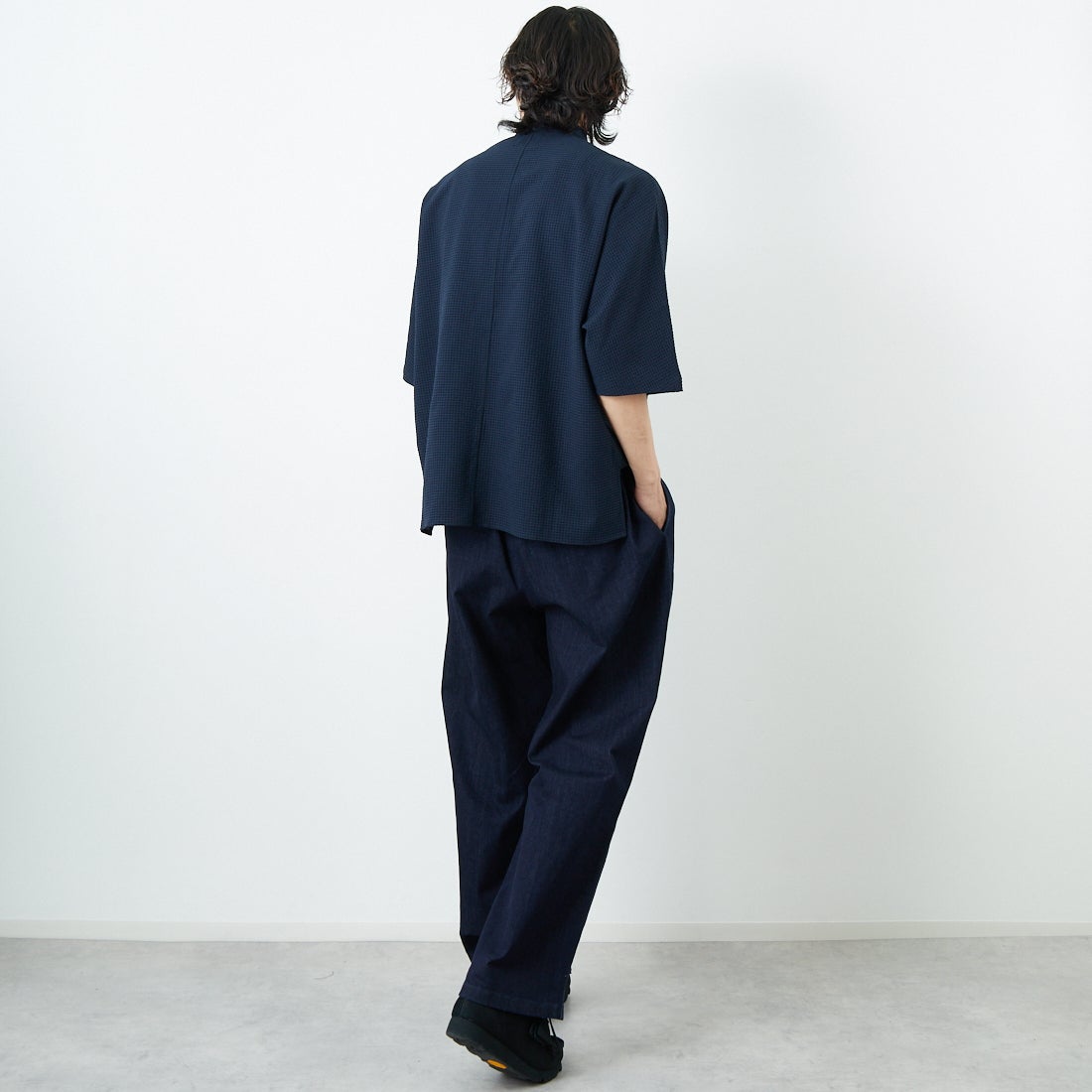 SLICK [スリック] ドットエアーシアサッカー ドルマンスリーブシャツ [5220112] 720 COAL B &&モデル身長：179cm 着用サイズ：1&&