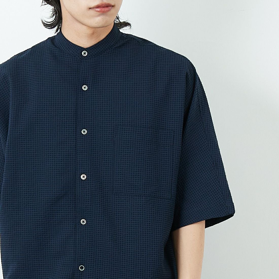 SLICK [スリック] ドットエアーシアサッカー ドルマンスリーブシャツ [5220112] 720 COAL B &&モデル身長：179cm 着用サイズ：1&&