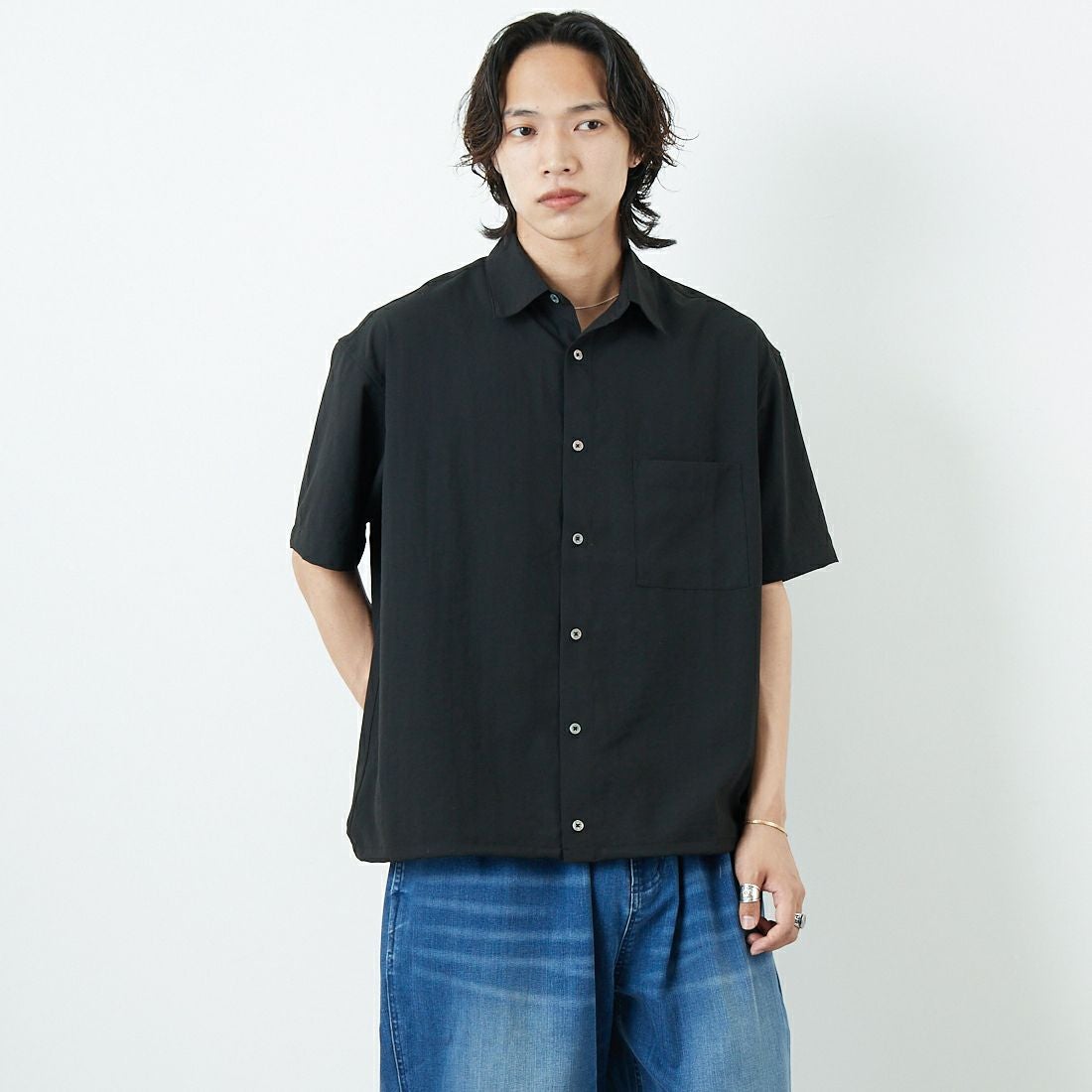 SLICK [スリック] ブロードエアーフロー ドローストリングシャツ [5220103] 700 BLACK &&モデル身長：179cm 着用サイズ：1&&