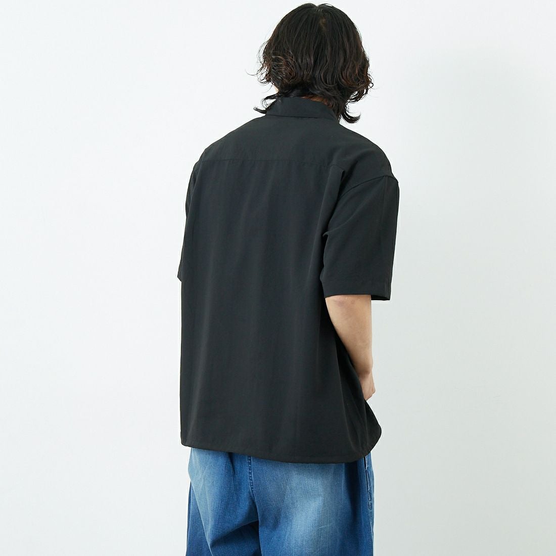 SLICK [スリック] ブロードエアーフロー ドローストリングシャツ [5220103] 700 BLACK &&モデル身長：179cm 着用サイズ：1&&