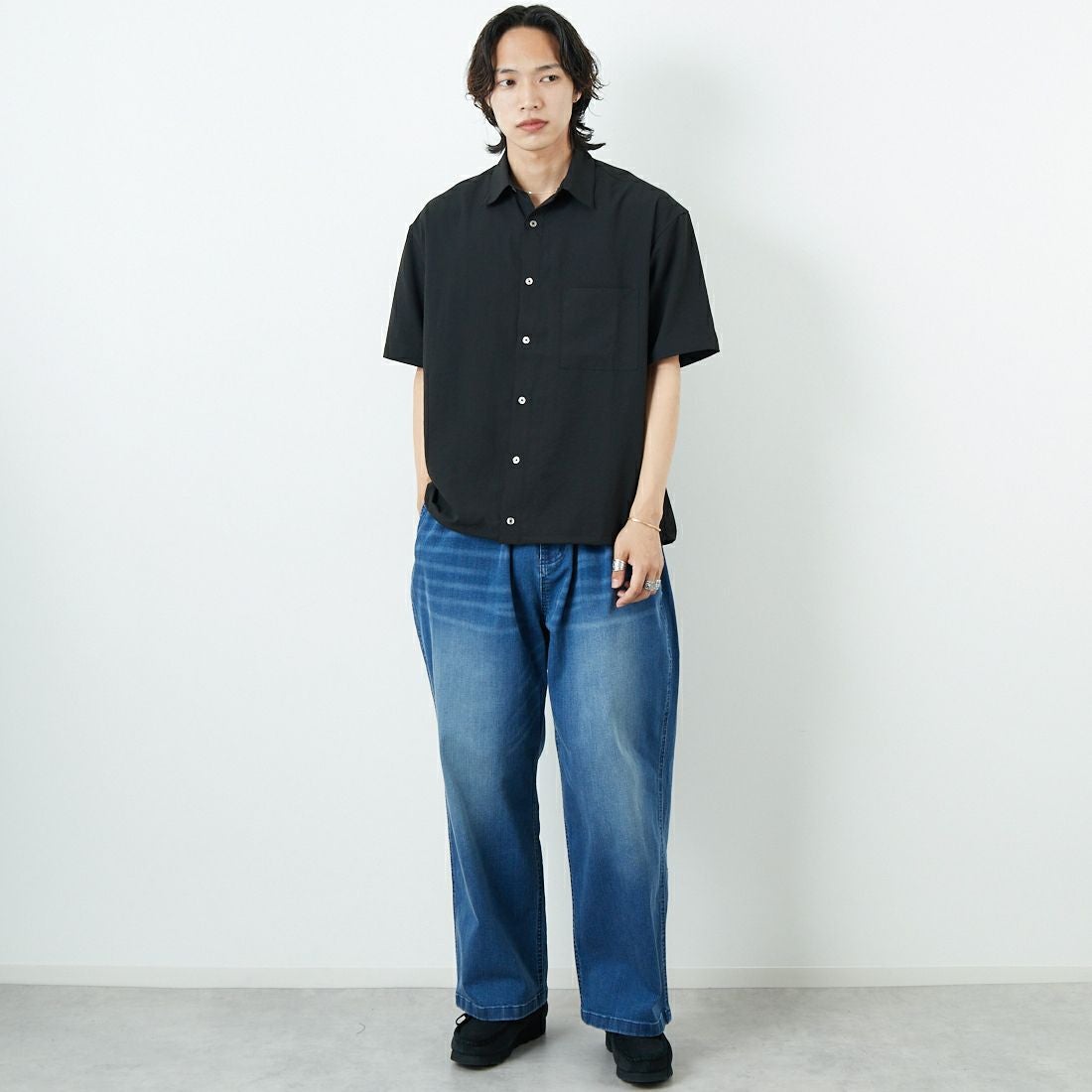 SLICK [スリック] ブロードエアーフロー ドローストリングシャツ [5220103] 700 BLACK &&モデル身長：179cm 着用サイズ：1&&