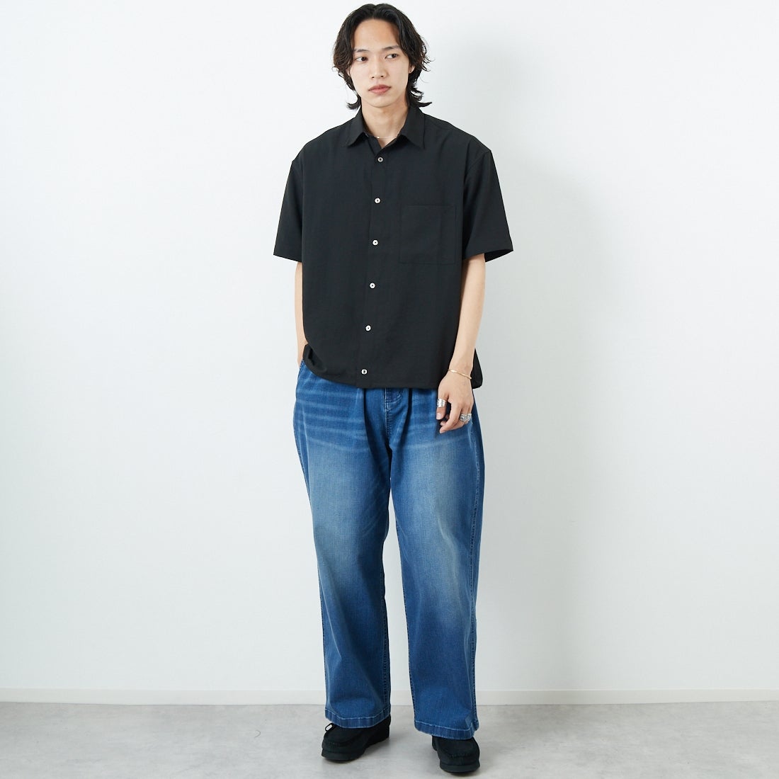 SLICK [スリック] ブロードエアーフロー ドローストリングシャツ [5220103] 700 BLACK &&モデル身長：179cm 着用サイズ：1&&