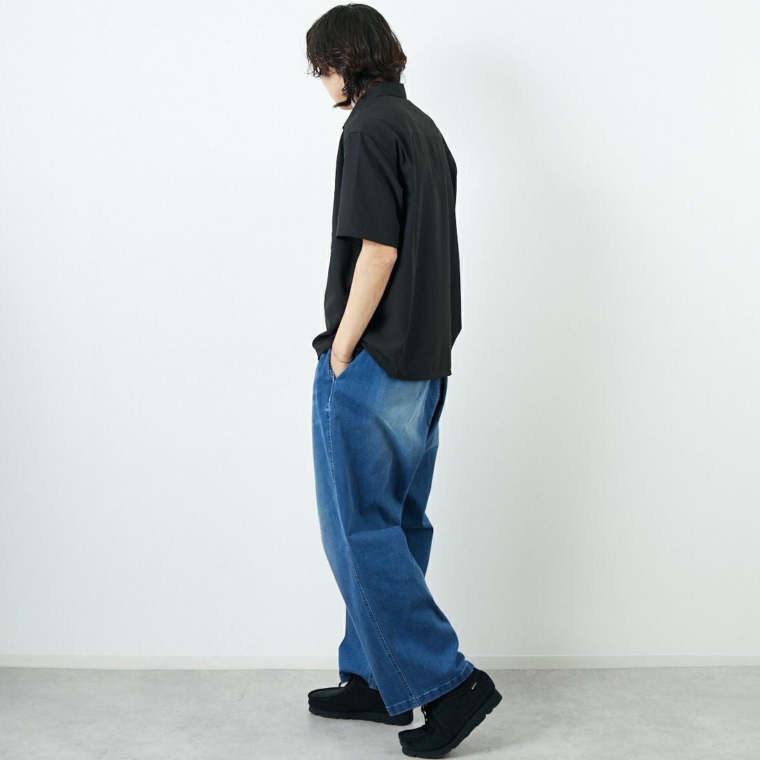 SLICK [スリック] ブロードエアーフロー ドローストリングシャツ [5220103] 700 BLACK &&モデル身長：179cm 着用サイズ：1&&