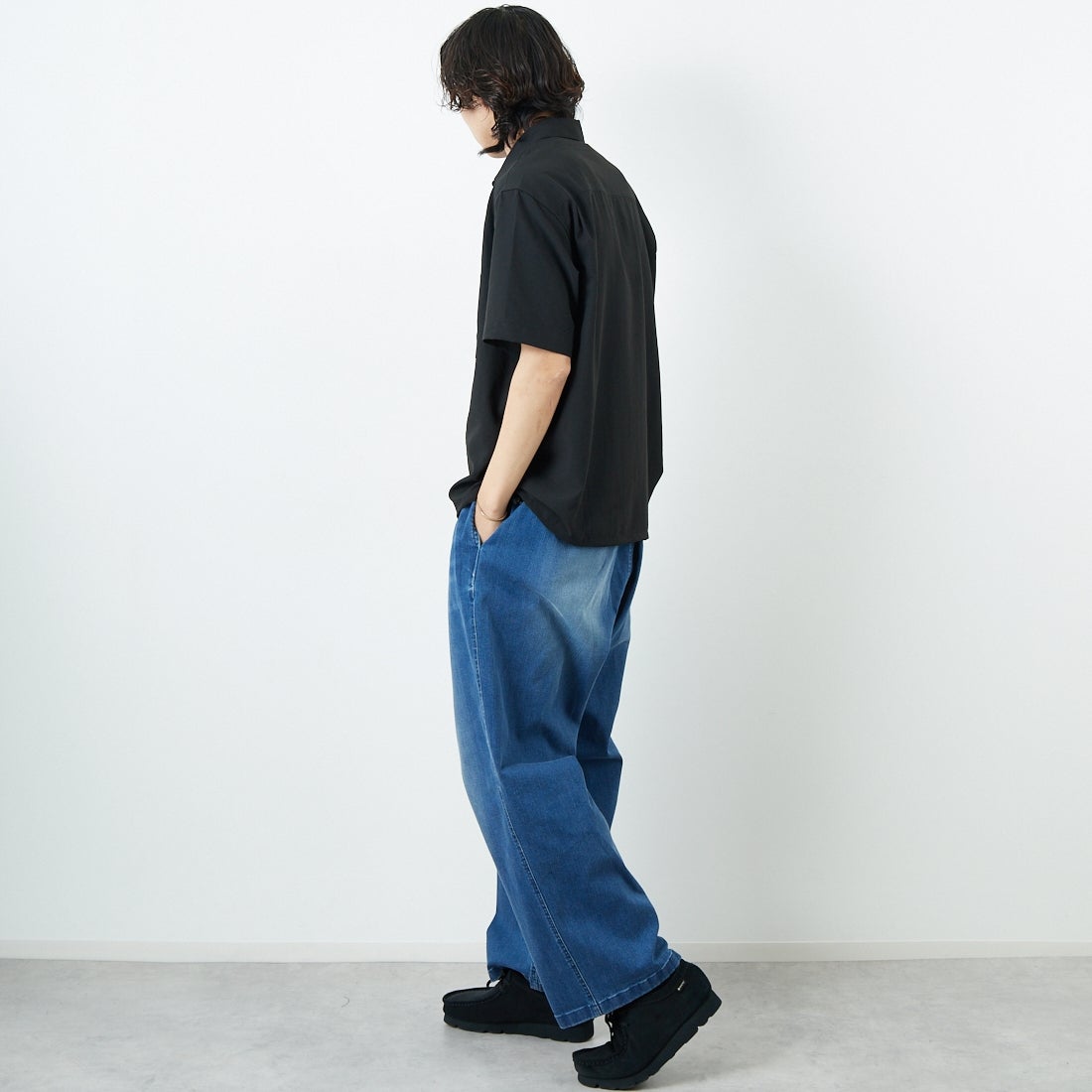 SLICK [スリック] ブロードエアーフロー ドローストリングシャツ [5220103] 700 BLACK &&モデル身長：179cm 着用サイズ：1&&