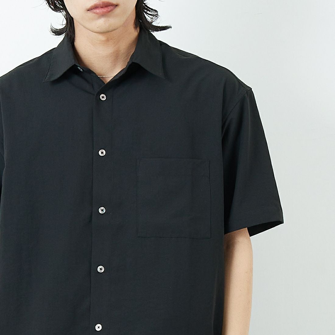 SLICK [スリック] ブロードエアーフロー ドローストリングシャツ [5220103] 700 BLACK &&モデル身長：179cm 着用サイズ：1&&