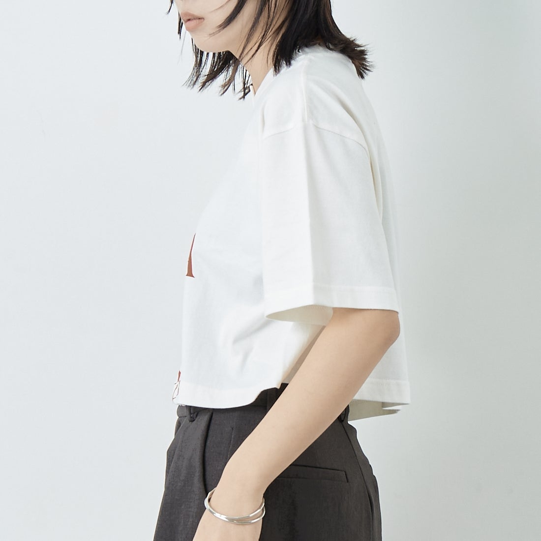 SCREEN STARS [スクリーンスターズ] 別注 リメイクプリントTシャツ [2522-RMPTIN-JF] OFF WHITE &&モデル身長：167cm 着用サイズ：F&&