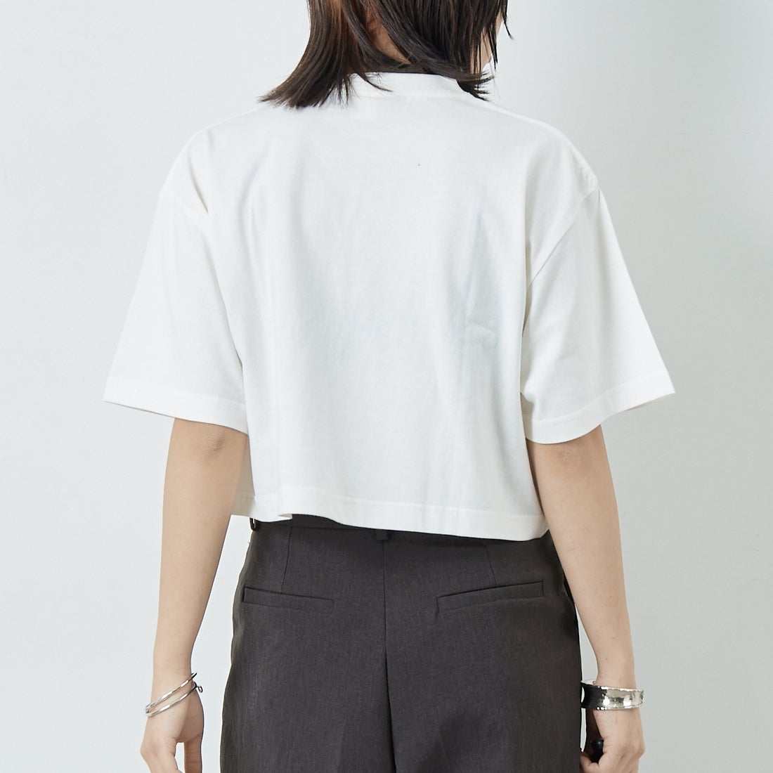 SCREEN STARS [スクリーンスターズ] 別注 リメイクプリントTシャツ [2522-RMPTIN-JF] OFF WHITE &&モデル身長：167cm 着用サイズ：F&&