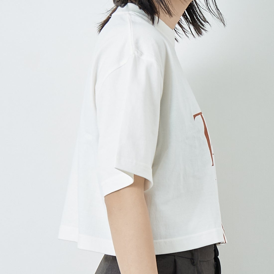 SCREEN STARS [スクリーンスターズ] 別注 リメイクプリントTシャツ [2522-RMPTIN-JF] OFF WHITE &&モデル身長：167cm 着用サイズ：F&&