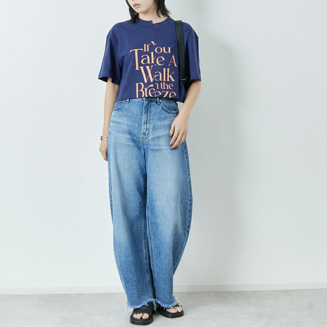 SCREEN STARS [スクリーンスターズ] 別注 リメイクプリントTシャツ [2522-RMPTIN-JF] NAVY &&モデル身長：167cm 着用サイズ：F&&