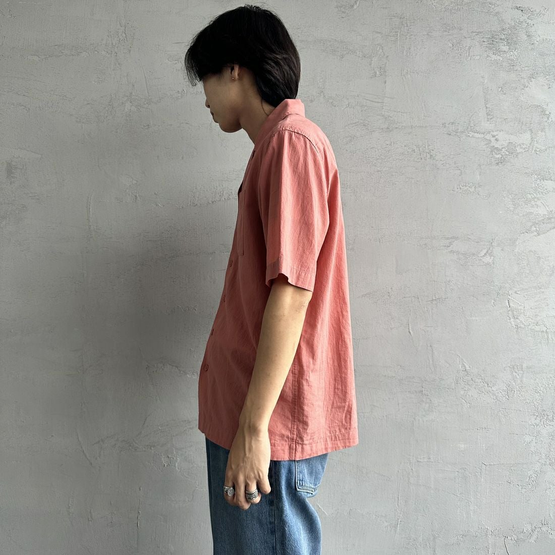 FRED PERRY [フレッドペリー] クレープコットン ショートスリーブオープンカラーシャツ [M7762] X90 PUTTY &&モデル身長：179cm 着用サイズ：M&&