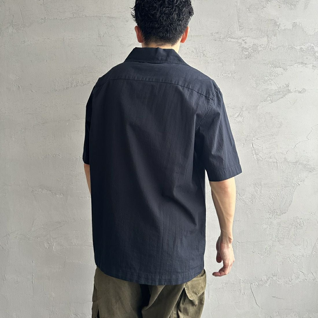 FRED PERRY [フレッドペリー] クレープコットン ショートスリーブオープンカラーシャツ [M7762] 795 NAVY &&モデル身長：168cm 着用サイズ：M&&