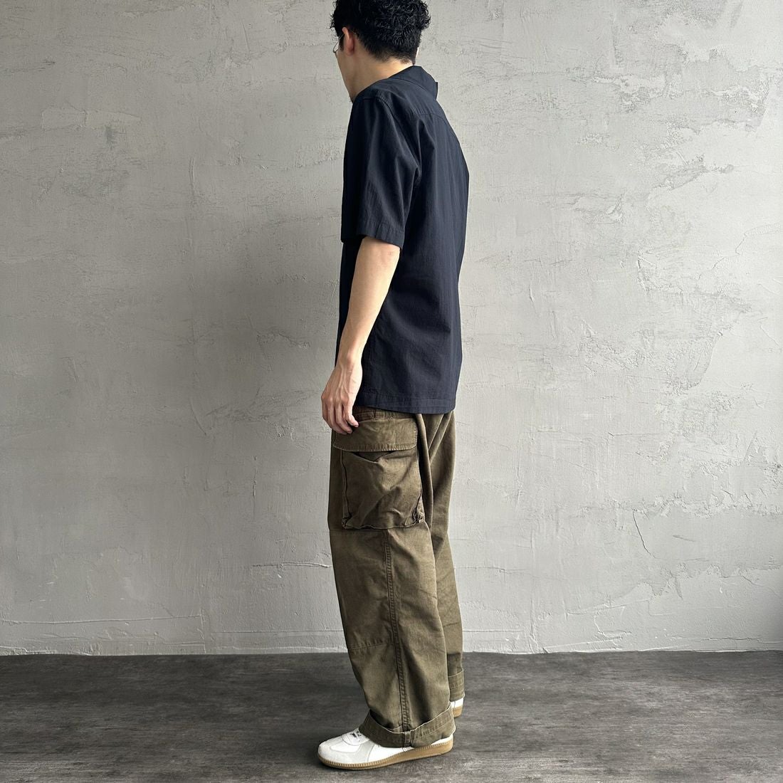 FRED PERRY [フレッドペリー] クレープコットン ショートスリーブオープンカラーシャツ [M7762] 795 NAVY &&モデル身長：168cm 着用サイズ：M&&