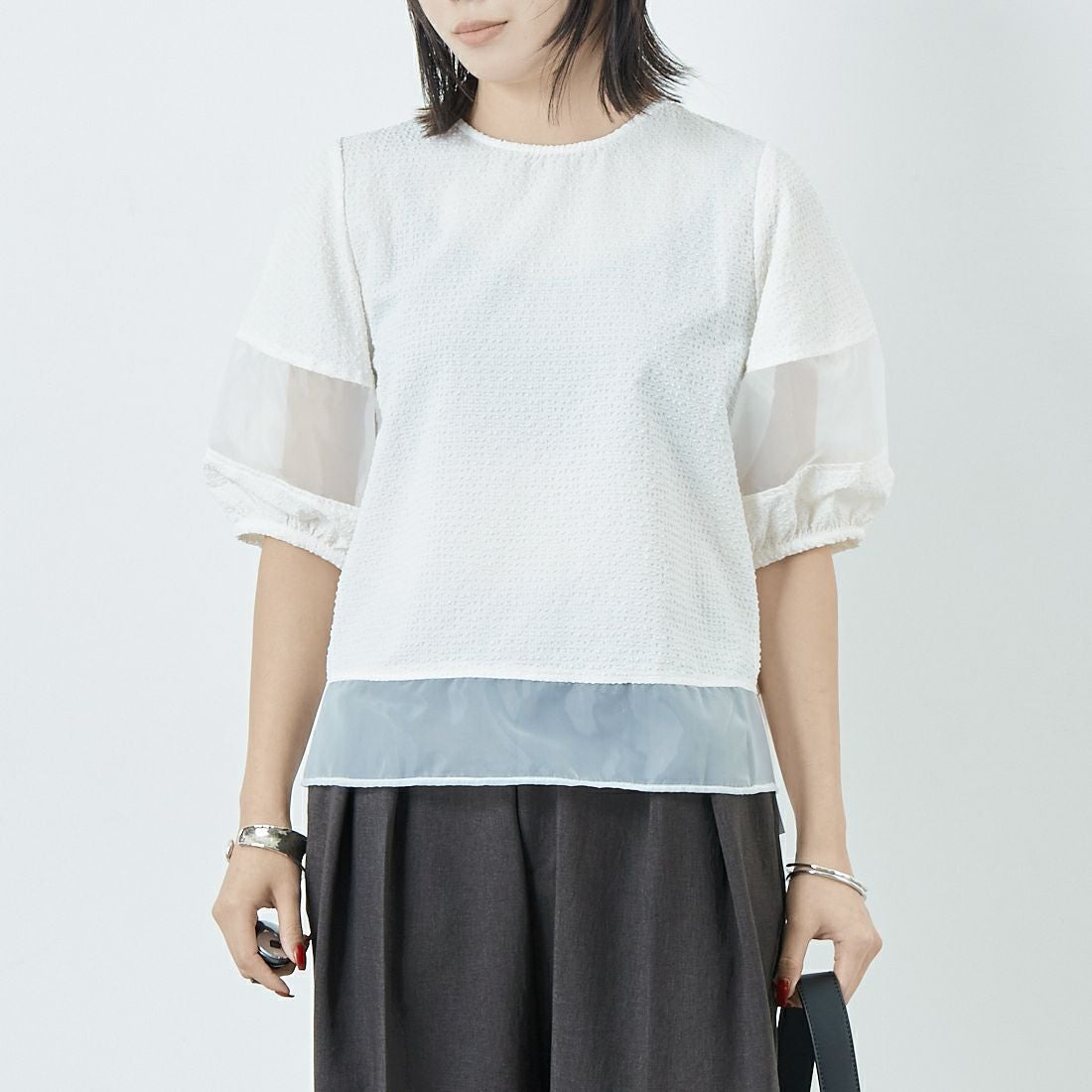 Jf Ready Made [ジェイエフレディメイド] Eサッカープルオーバーブラウス [8556310-01] 02 ｵﾌ &&モデル身長：167cm 着用サイズ：F&&