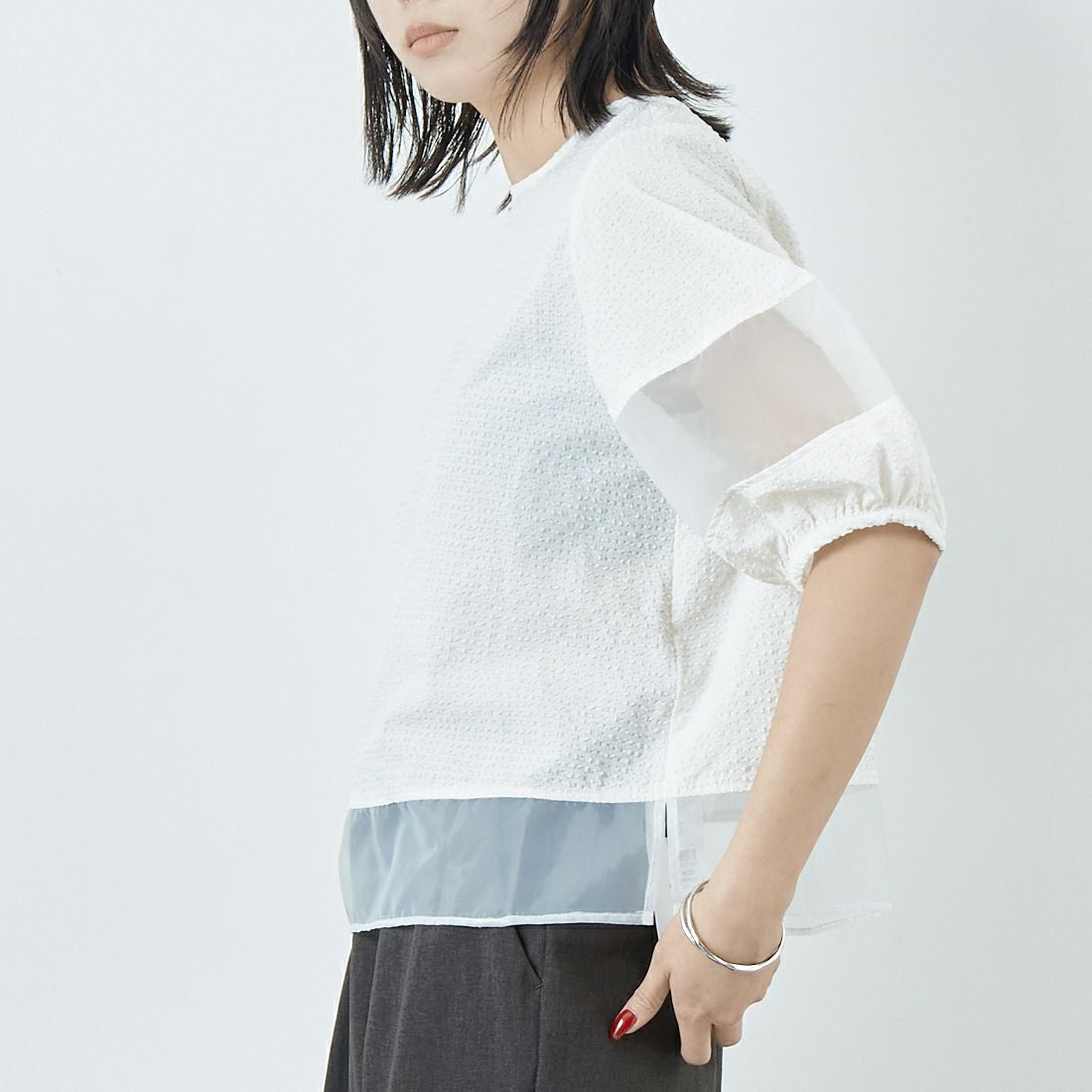 Jf Ready Made [ジェイエフレディメイド] Eサッカープルオーバーブラウス [8556310-01] 02 ｵﾌ &&モデル身長：167cm 着用サイズ：F&&