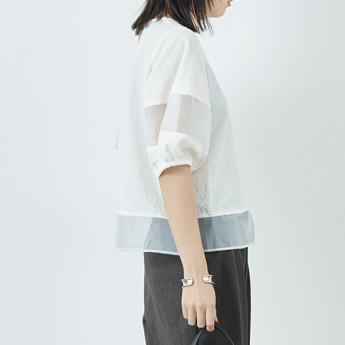 Jf Ready Made [ジェイエフレディメイド] Eサッカープルオーバーブラウス [8556310-01] 02 ｵﾌ &&モデル身長：167cm 着用サイズ：F&&