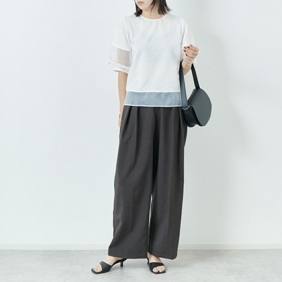 Jf Ready Made [ジェイエフレディメイド] Eサッカープルオーバーブラウス [8556310-01] 02 ｵﾌ &&モデル身長：167cm 着用サイズ：F&&