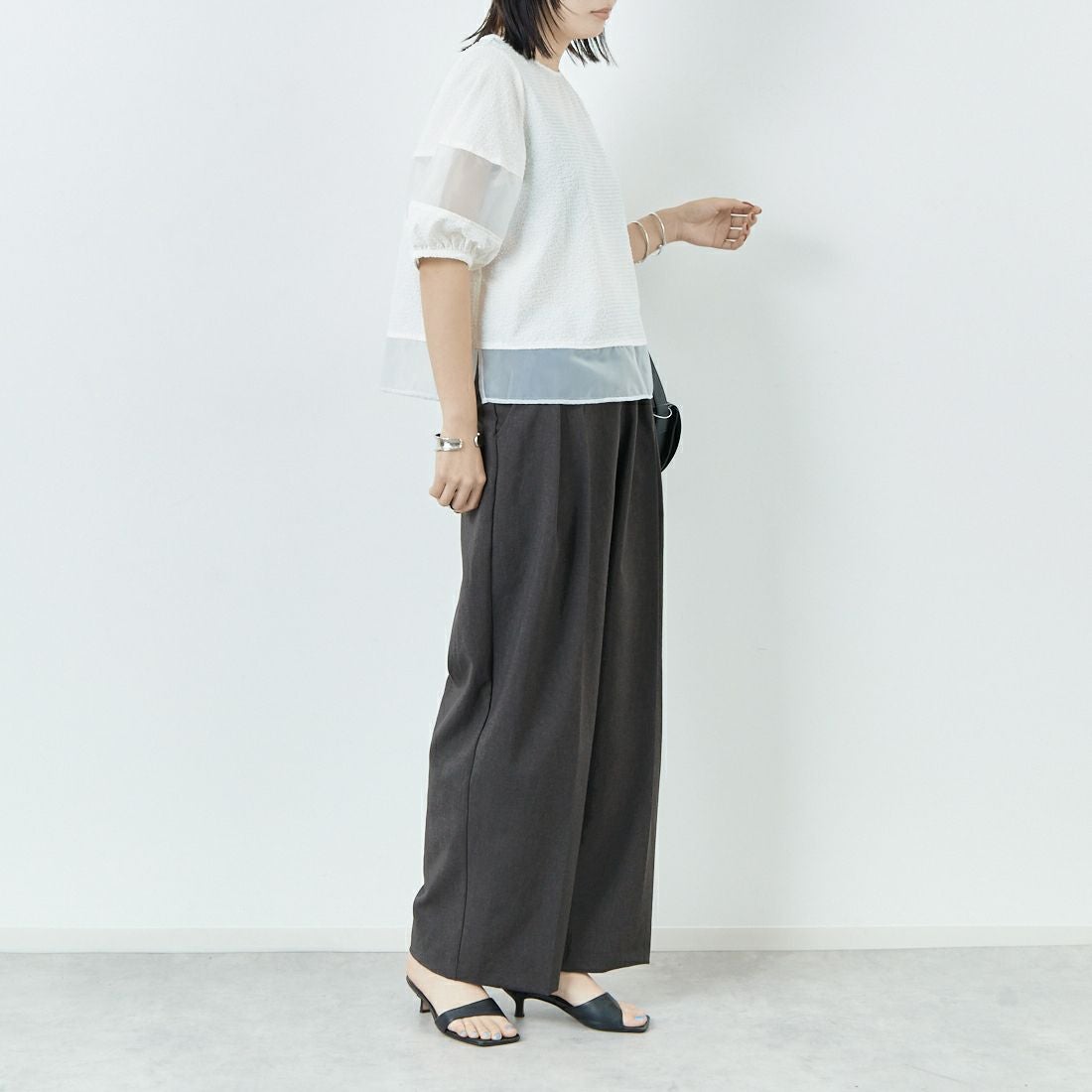 Jf Ready Made [ジェイエフレディメイド] Eサッカープルオーバーブラウス [8556310-01] 02 ｵﾌ &&モデル身長：167cm 着用サイズ：F&&