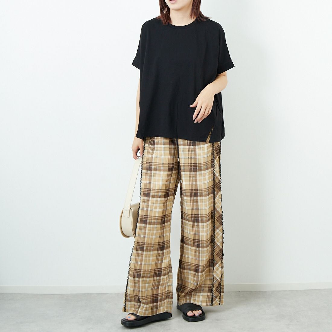 Jf Ready Made [ジェイエフレディメイド] シルケットベアスリットTシャツ [3101103] 801 ﾌﾞﾗｯｸ &&モデル身長：167cm 着用サイズ：F&&