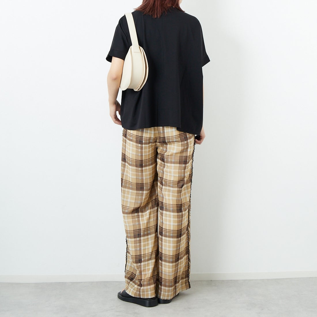 Jf Ready Made [ジェイエフレディメイド] シルケットベアスリットTシャツ [3101103] 801 ﾌﾞﾗｯｸ &&モデル身長：167cm 着用サイズ：F&&