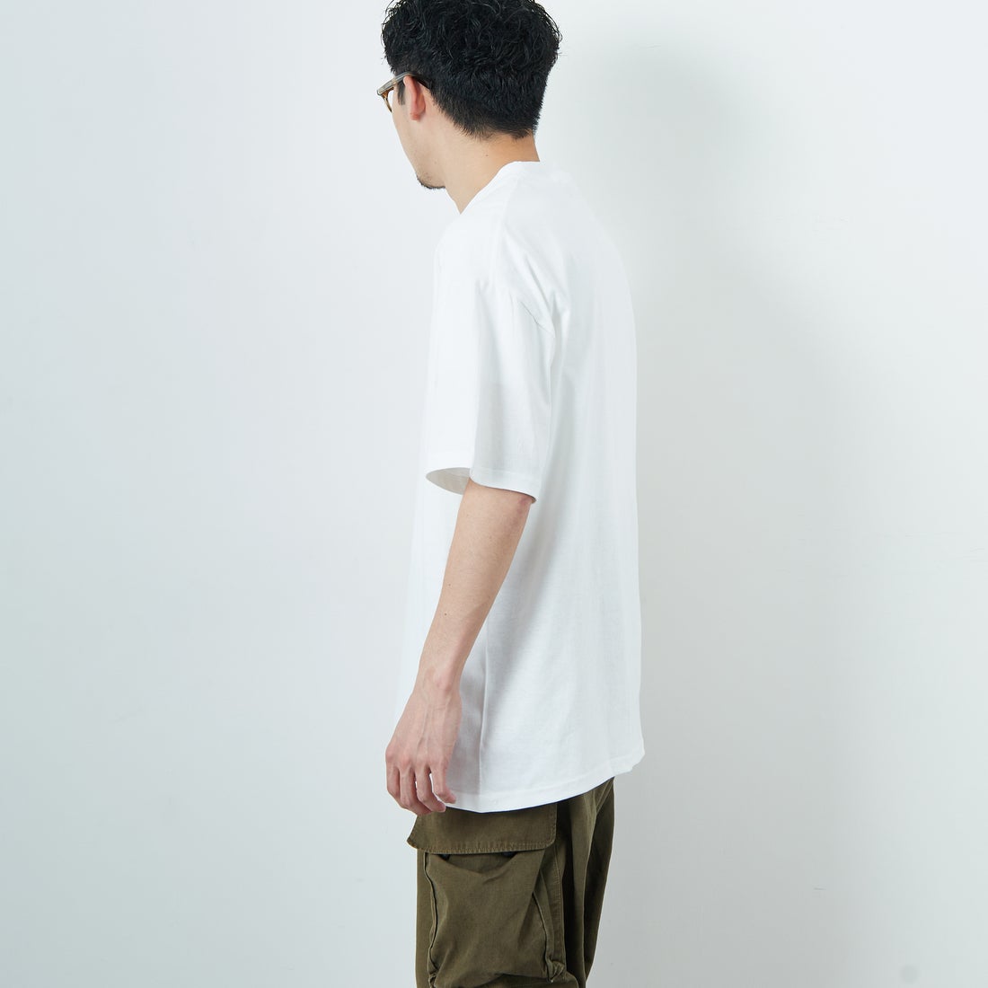 FRUIT OF THE LOOM [フルーツ オブ ザ ルーム] × 中津川吾郎(MIN-NANO) 別注2パックTシャツ [81256900-JF] WHT/WHT &&モデル身長：168cm 着用サイズ：L&&