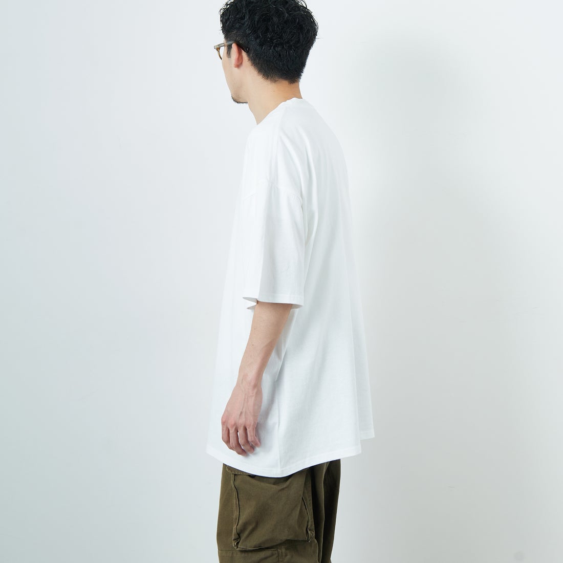 FRUIT OF THE LOOM [フルーツ オブ ザ ルーム] × 中津川吾郎(MIN-NANO) 別注2パックTシャツ [81256900-JF] WHT/WHT &&モデル身長：168cm 着用サイズ：XL&&