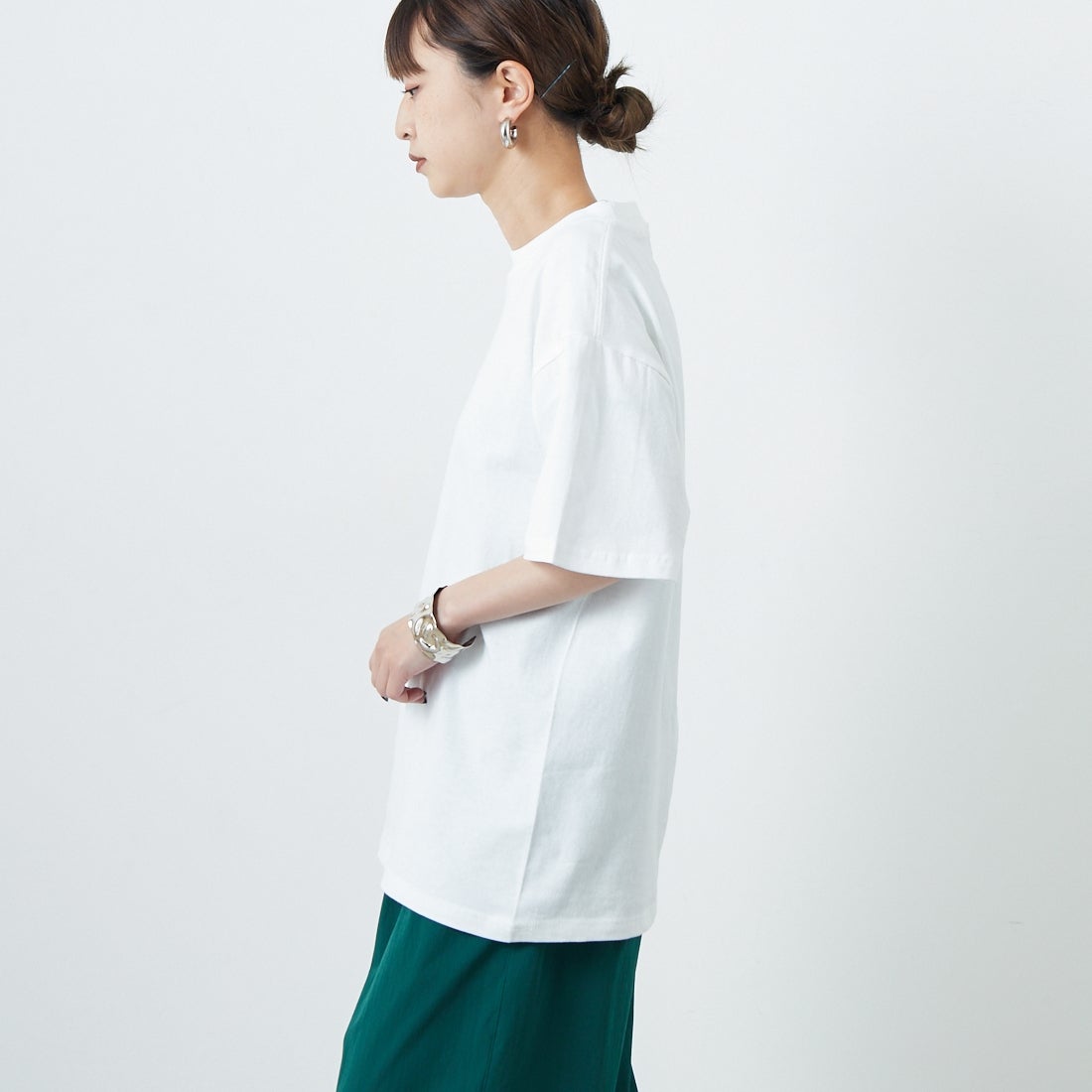 FRUIT OF THE LOOM [フルーツ オブ ザ ルーム] × 中津川吾郎(MIN-NANO) 別注2パックTシャツ [81256900-JF] WHT/WHT &&モデル身長：150cm 着用サイズ：S&&