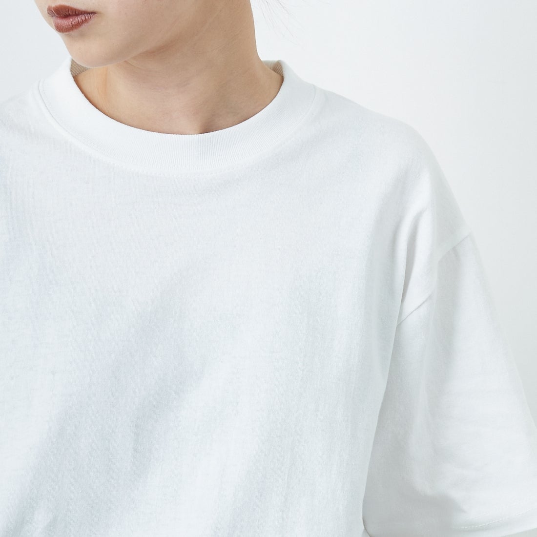 FRUIT OF THE LOOM [フルーツ オブ ザ ルーム] × 中津川吾郎(MIN-NANO) 別注2パックTシャツ [81256900-JF] WHT/WHT &&モデル身長：150cm 着用サイズ：S&&