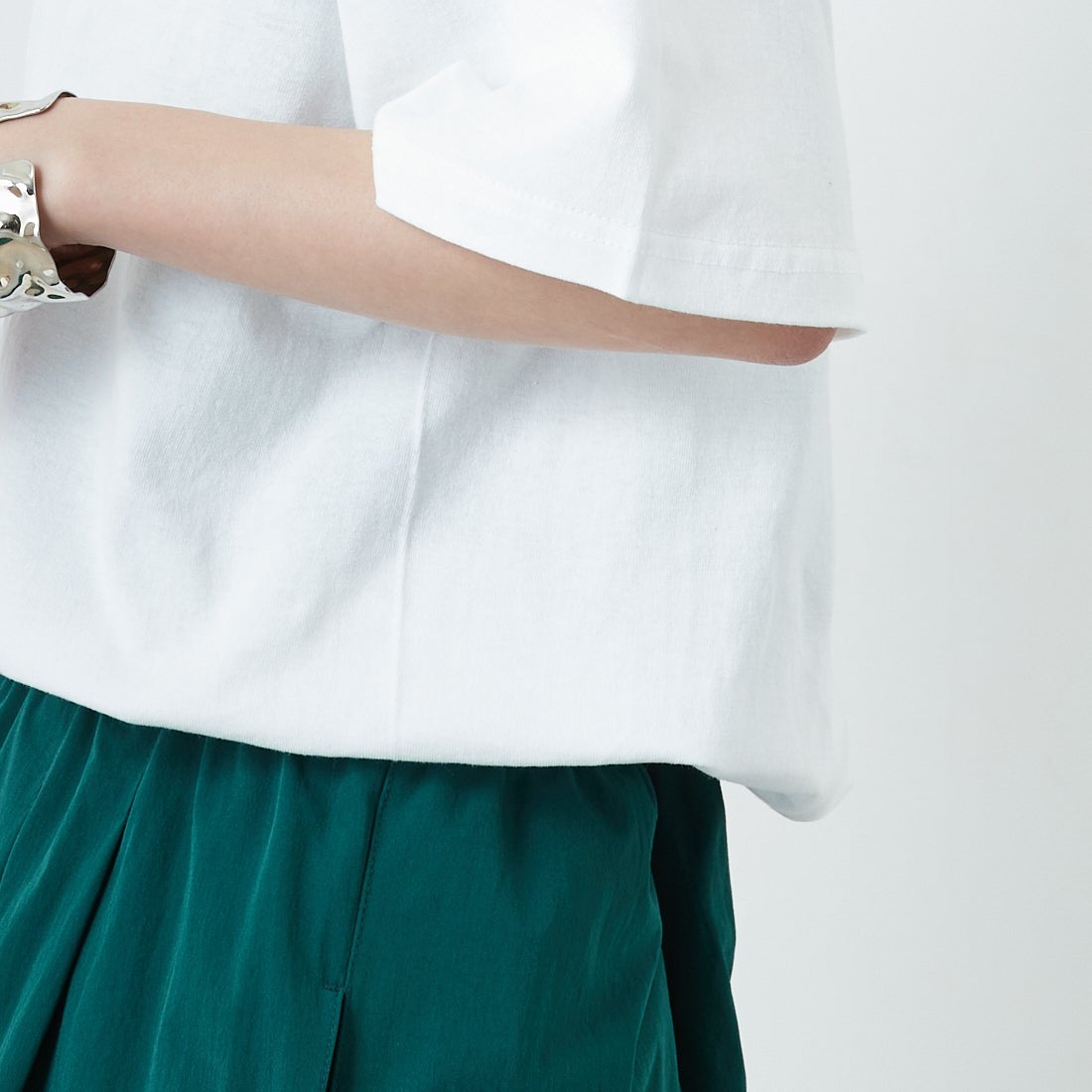 FRUIT OF THE LOOM [フルーツ オブ ザ ルーム] × 中津川吾郎(MIN-NANO) 別注2パックTシャツ [81256900-JF] WHT/WHT &&モデル身長：150cm 着用サイズ：S&&